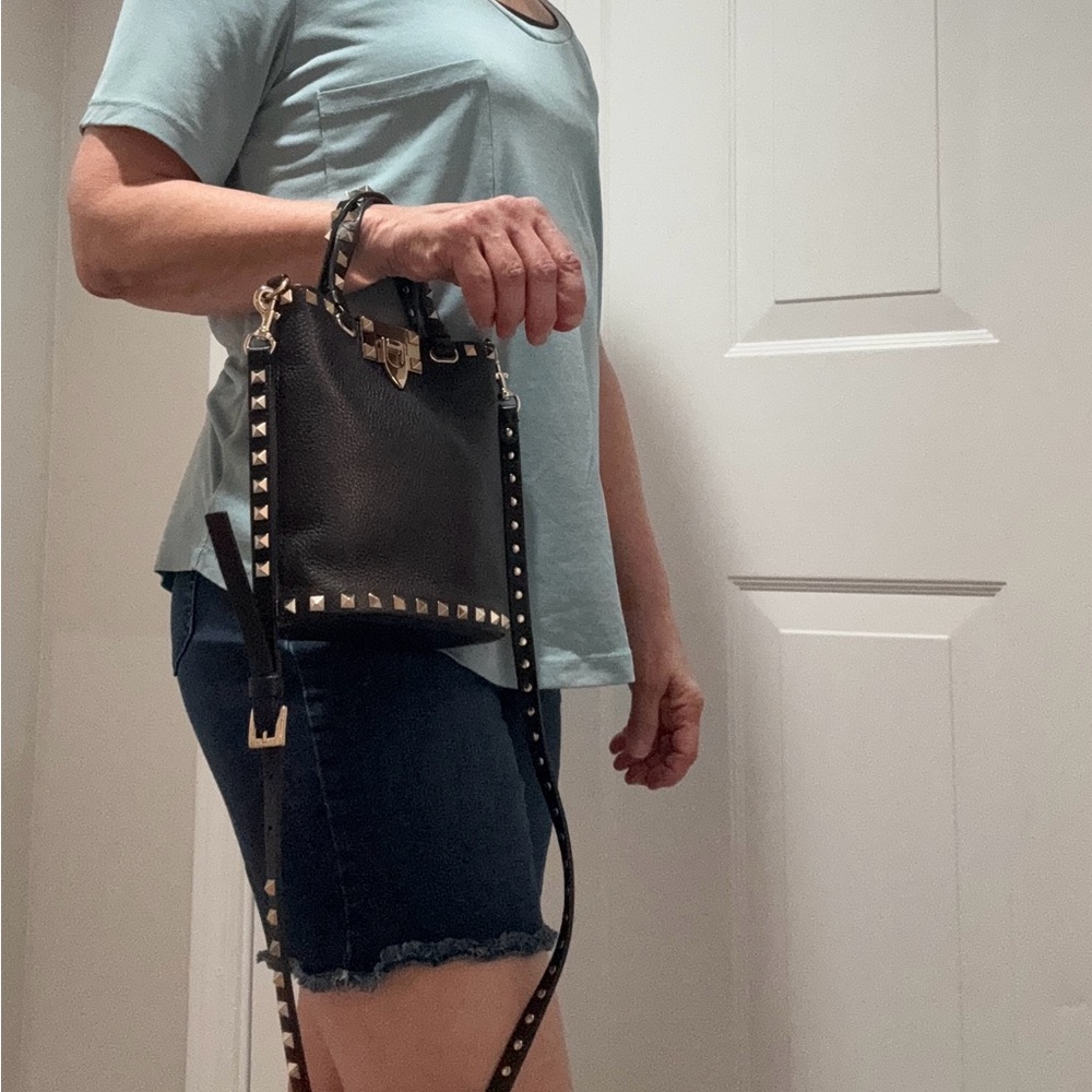 VALENTINO GARAVANI Mini Rockstud Leather Bucket Bag-Black with gold studs - Picture 9 of 10